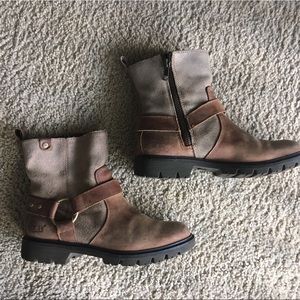 CATerpillar women boots 6 US